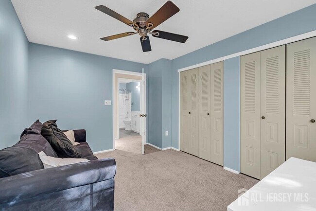 Building Photo - 66 Iroquois Dr
