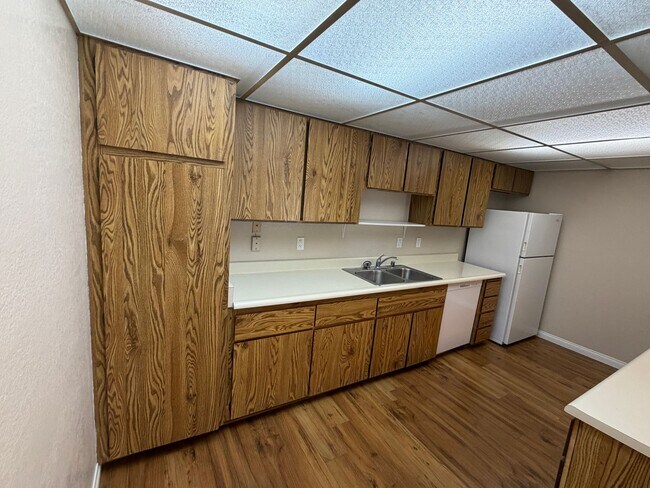 Building Photo - Spacious Condominium in Claremont School District! Ready for Immediate Move-in!!