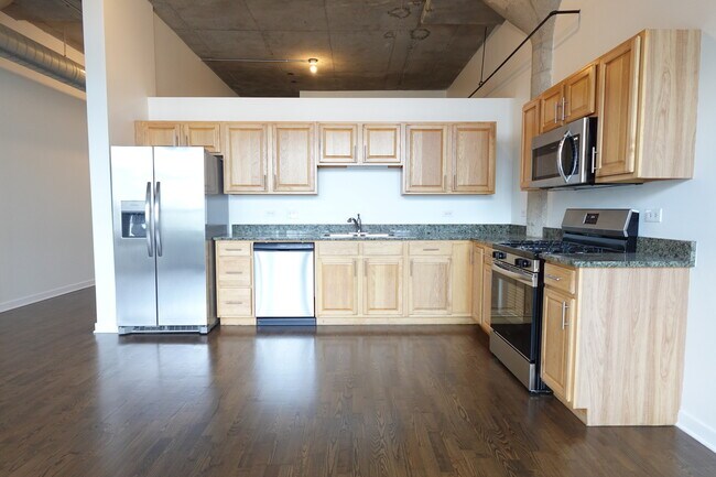 Building Photo - 3963 W Belmont Ave