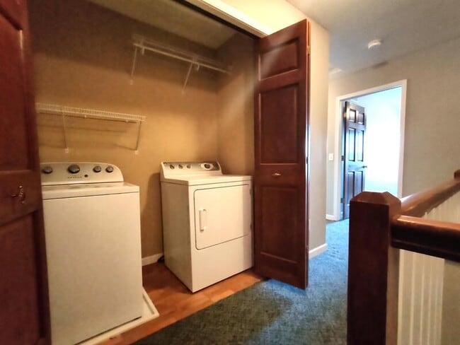 Building Photo - 5948 Oakgreen Ave N