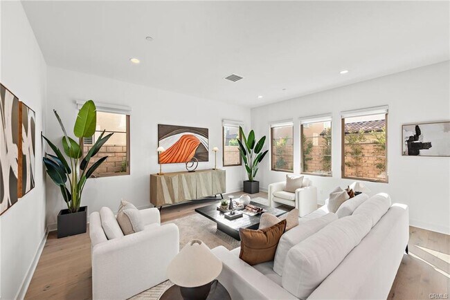 Building Photo - 215 Sutters Ml