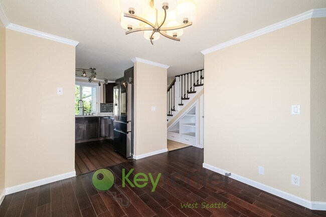 Building Photo - Comfort and Style in the Heart of Seattle