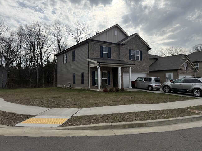 Building Photo - 2136 Postings Pt