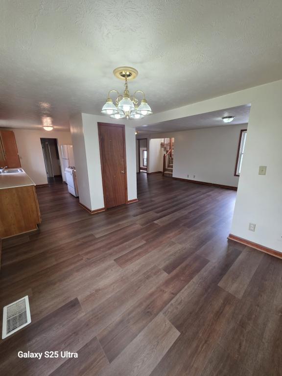 Building Photo - 820 S Locke St