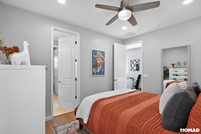 Building Photo - 4060 S Thistle Dr