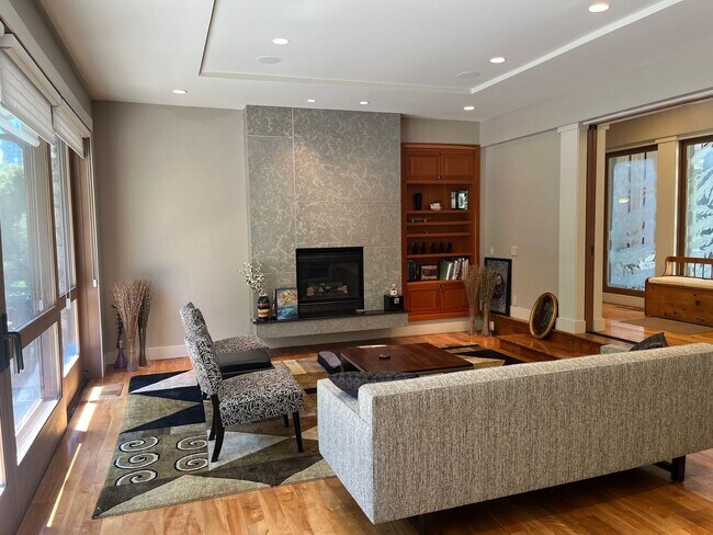 Building Photo - Luxury Furnished Monte Sereno Estate | Short-Term Executive Lease | Resort-Style Living