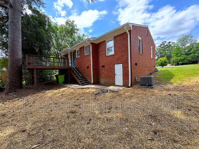 Building Photo - 2301 Euston St