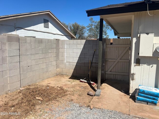 Building Photo - 4525 E Alta Vista Rd