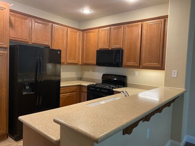 Building Photo - 3 bedroom/Patio 2 story, attached garage Great Access to the I215.