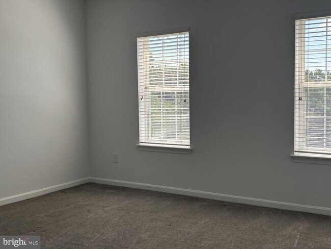 Building Photo - 594 Hopkins Landing Dr