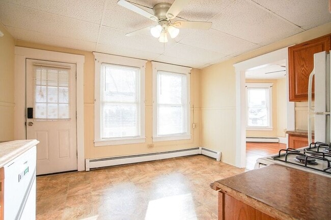 Building Photo - 15 Casimir St