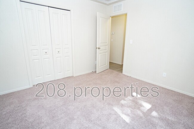 Building Photo - 201 W Lava Falls Dr