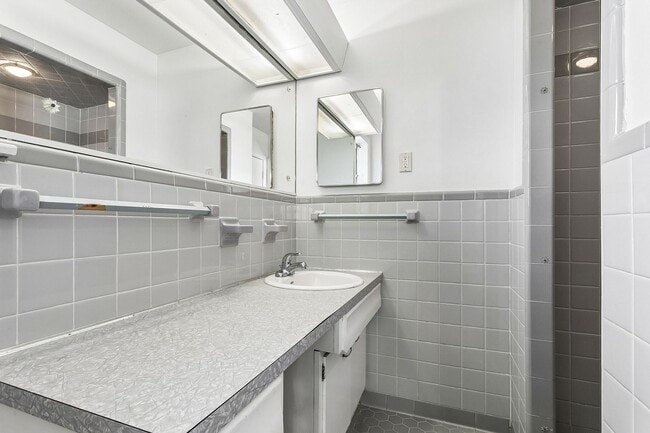 Building Photo - 2486 Hyman Pl