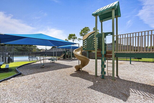 Building Photo - 12244 Lake Fern Dr
