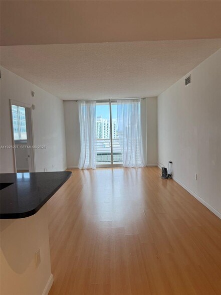 Primary Photo - 18800 NE 29th Ave