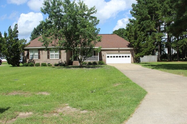 Building Photo - 420 Hunters Creek Dr
