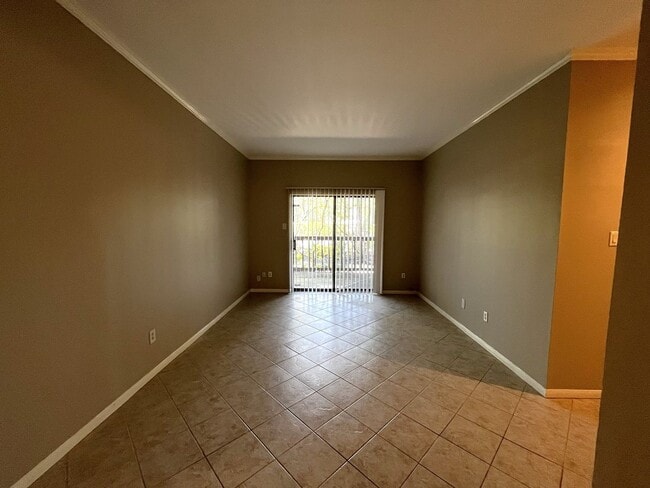 Building Photo - Adorable 1 bedroom, 1 bath Town-Home!!
