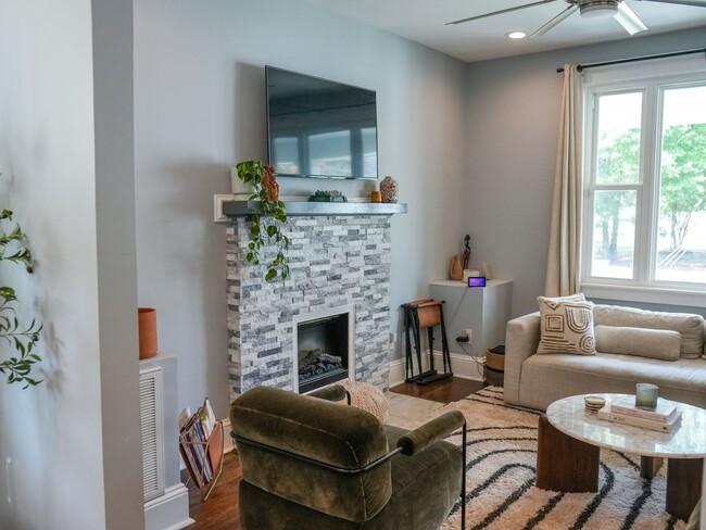 Building Photo - Renovated 3-Bedroom With Modern Amenities