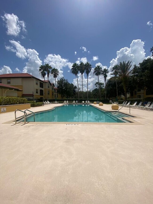 Building Photo - 1 bedroom 1 bathroom condo