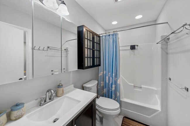 Building Photo - 129 Lake Carol Dr