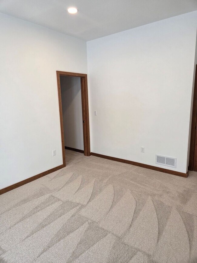 Building Photo - 2904 Parkridge Ave