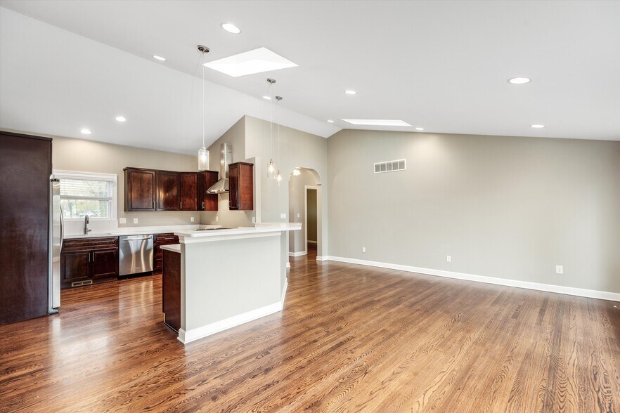 Building Photo - 854 Brooklawn Dr