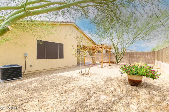 Building Photo - 1008 W Deoni Trail