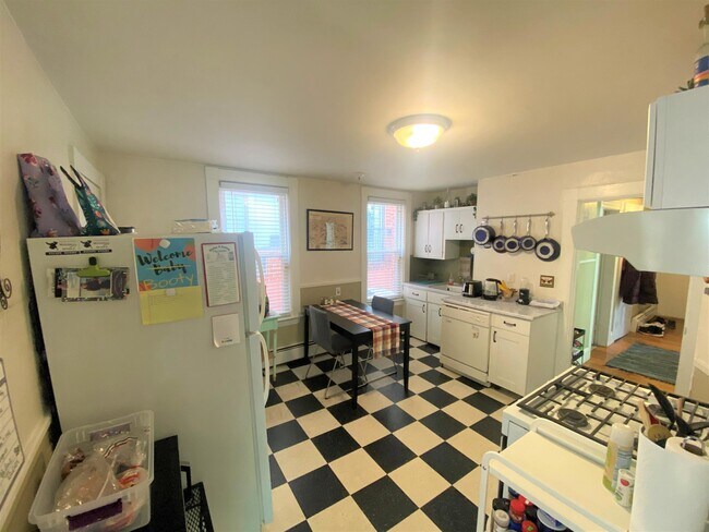 Building Photo - 377 Highland Ave