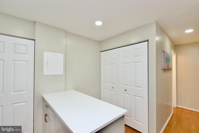 Building Photo - 2204 S Quincy St