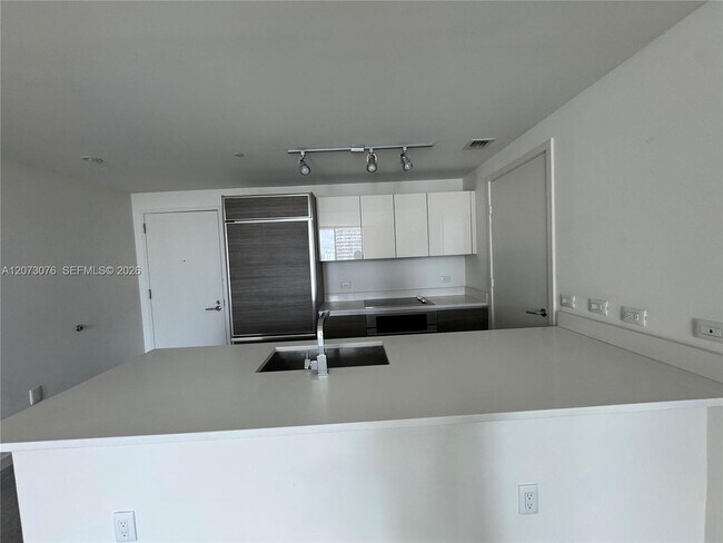 Building Photo - 1100 S Miami Ave