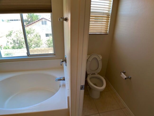 Building Photo - 9679 Ridgebluff Ave