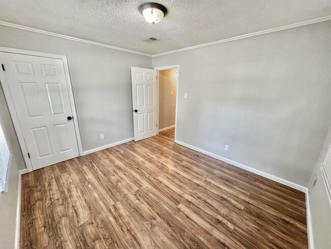 Building Photo - 1711 Coleen Rd