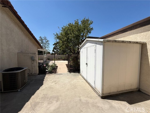 Building Photo - 860 Calle del Sol