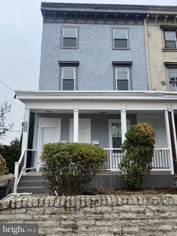 Building Photo - 330 N 2nd St