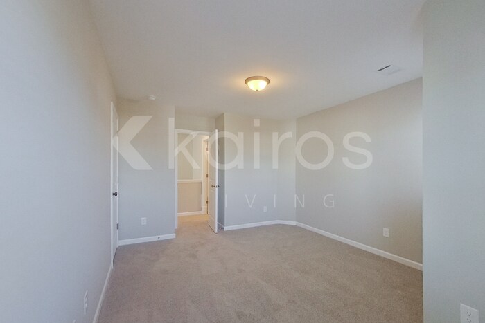 Building Photo - 888 Silent Barge Cv