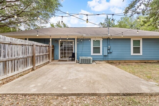 Building Photo - 135 Kaeleku Ln