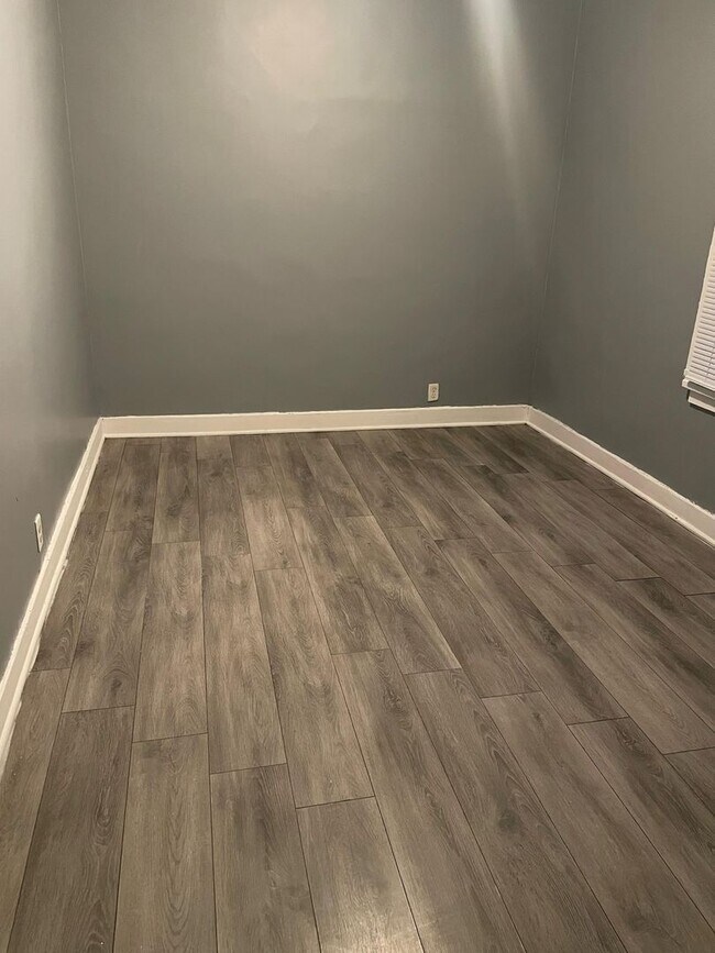 Building Photo - Section 8 Welcomed Large 2 Bedroom