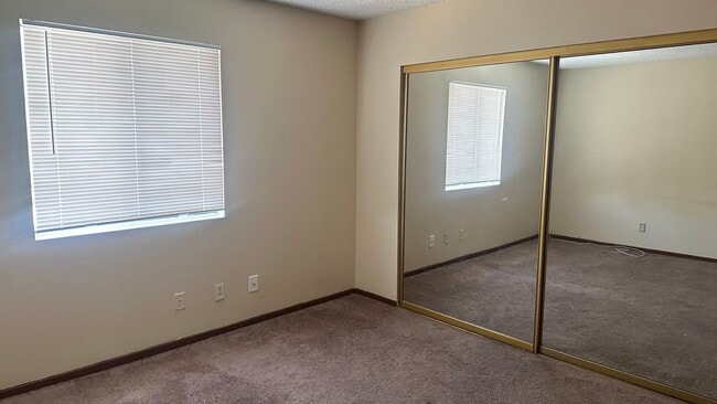 Building Photo - Beautiful & upscale 2 bedroom 2 bathrooms ...