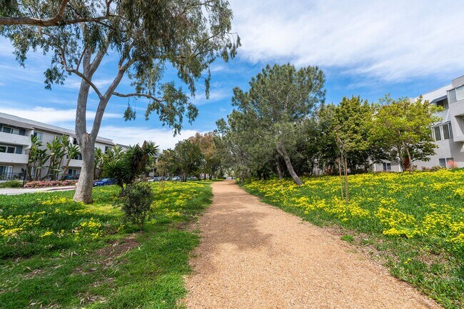 Building Photo - Beautiful Hermosa Beach Townhome Rental!