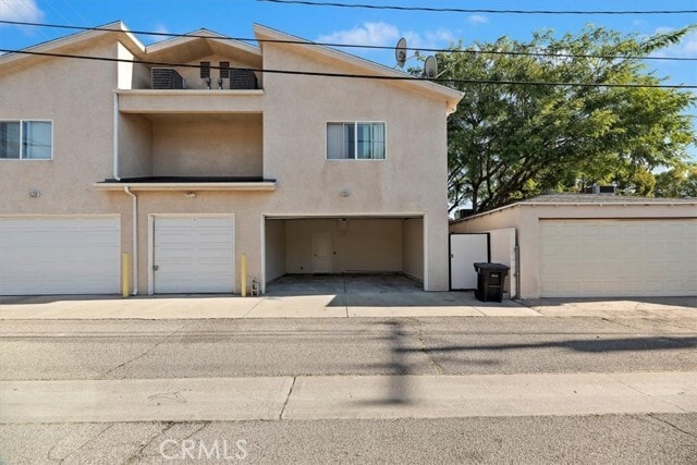 Building Photo - 637 N Fairview St