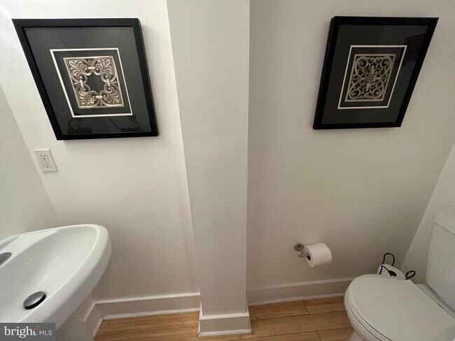 Building Photo - 1013 V St NW