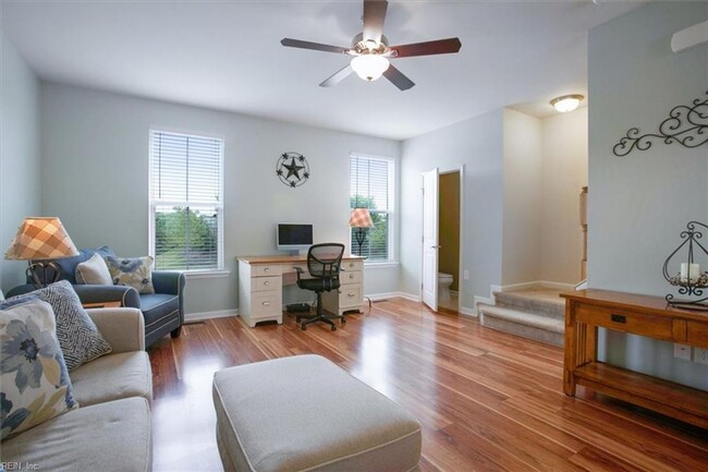 Building Photo - 3 bedroom/ 2 full bathroom and 1 half bath...