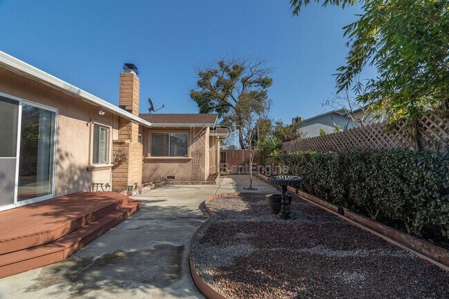 Building Photo - 2930 Angel Dr