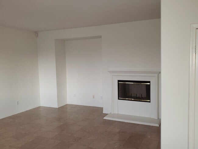 Building Photo - Upgraded 5 Bedroom Home with Spectacular Views