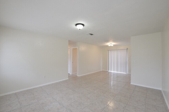 Building Photo - Charming 3 Bed 2 Bath Home for Rent in Del...