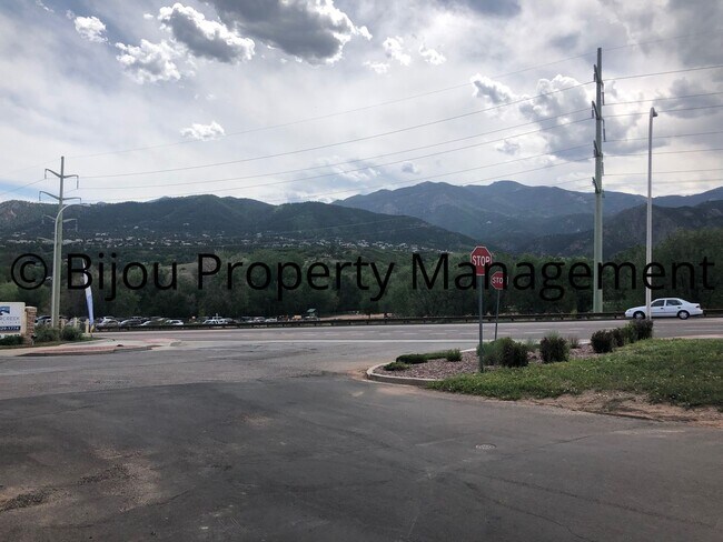Building Photo - 304 Bear Creek Rd