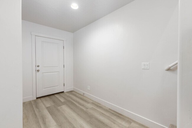 Building Photo - 3 bed / 2.5 bath / 2-car with washer/dryer/fridge 2019 built END UNIT!