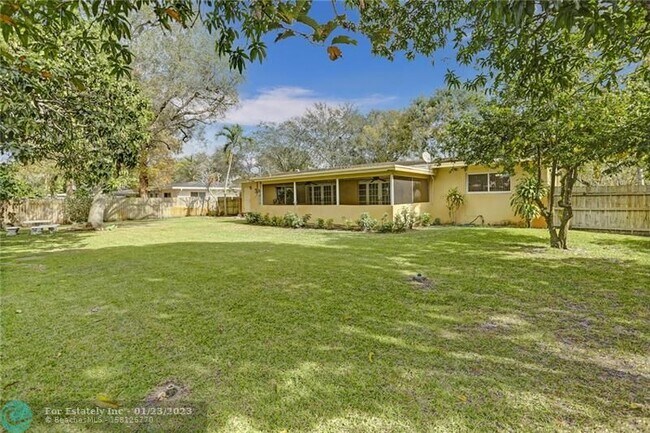 Building Photo - 361 SW 60th Ave
