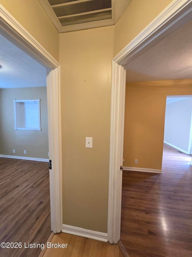 Building Photo - 2405 Blankenbaker Rd