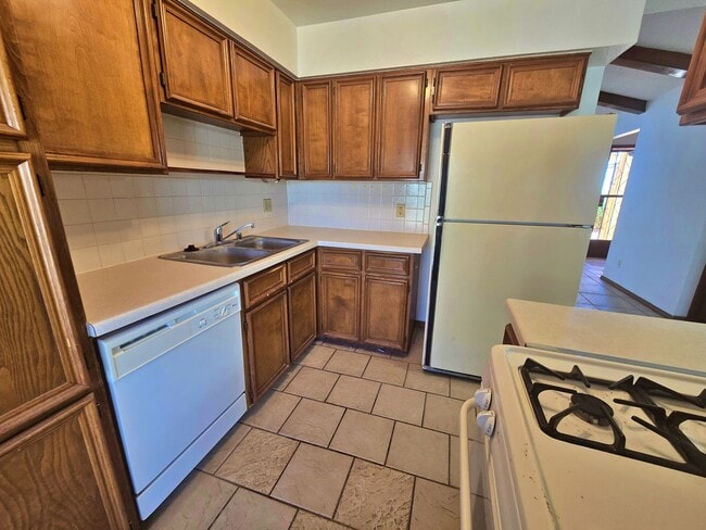Building Photo - Mountain view cozy Home Ready for move in